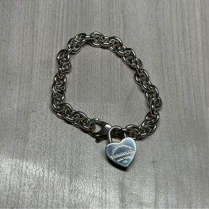 Tiffany & Co. 9.25 S.Silver Heart Locket charm Bracelet.